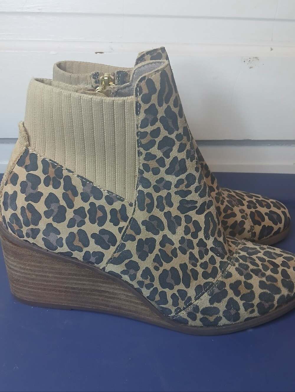 TOMS Leopard Print Wedge Ankle Booties Womens Size 8 Side Zip Shoes